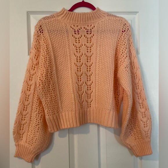 Light Pink Knit top, bubble sleeves, slightly cropped - Picture 2 of 4